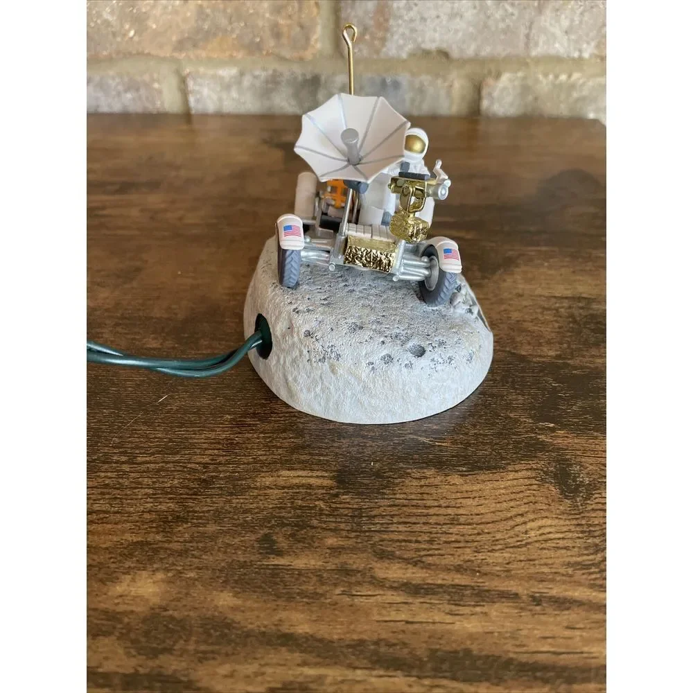 HALLMARK KEEPSAKE ORNAMENT LUNAR ROVER SPACE‎ MOON FLICKERING LIGHT NIB 1999